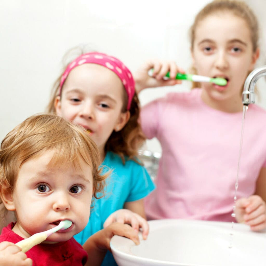 Pourquoi les enfants se brossent-ils les dents la nuit? 